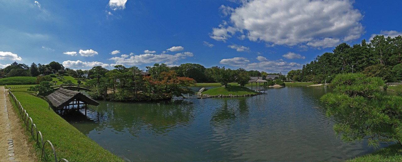 s-20151013 後楽園今日の園内沢の池のワイド風景 (1)