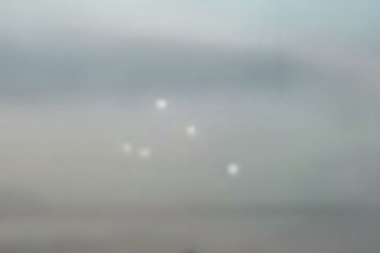 UFO-landing-on-earth2.jpg