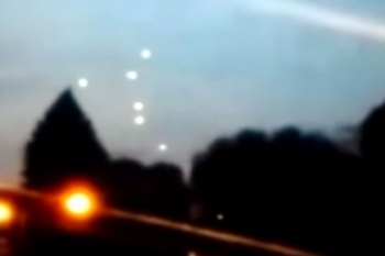 UFO-landing-on-earth3.jpg