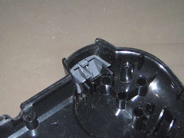 PS2 プレイステーション2 コントローラー DUALSHOCK 2 デュアルショック2 SCPH-10010 メンテナンス、分解作業 コントローラー本体下部プラスチックカバーに取り付けられている L2・R2 ボタン