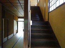 ２階客階段