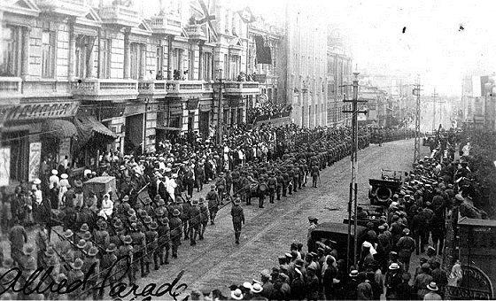 4_U_S__Wolfhounds_on_parade_in_Vladavostock,_August_1918
